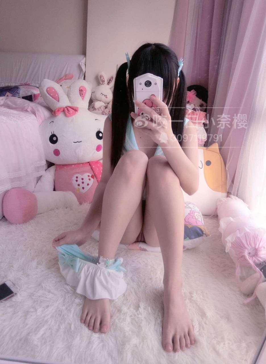 图库-咬一口小奈樱 蓝泳衣 (42P)